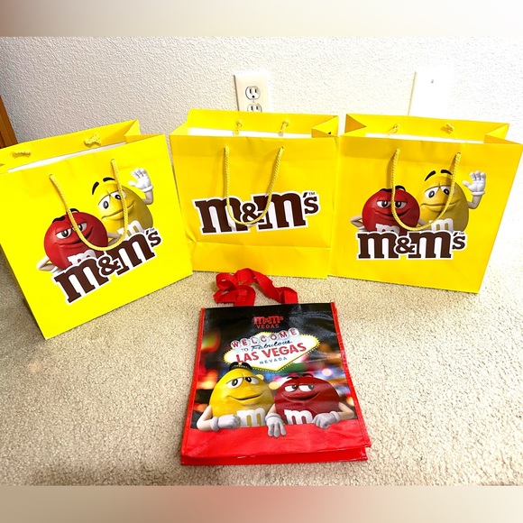 🎉FINAL PRICE🎉M&M’s Gift/Shopping Bags - Picture 1 of 2